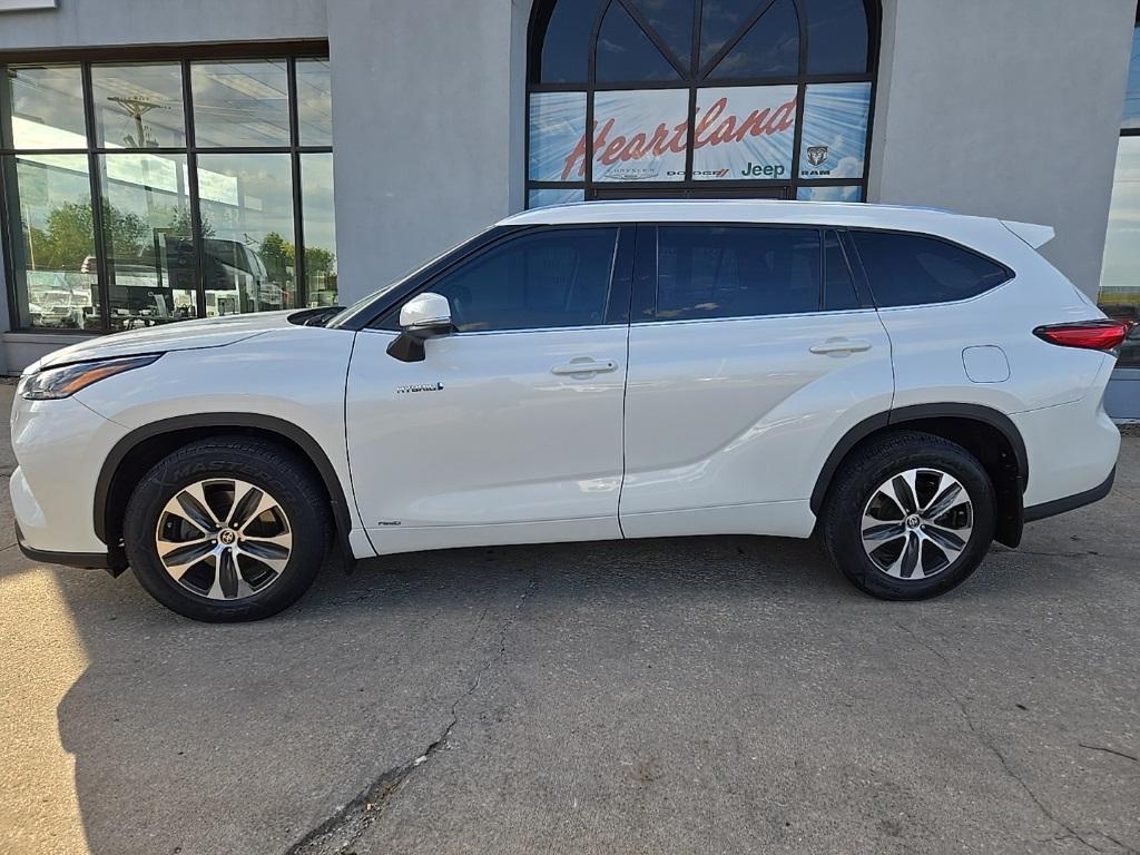 used 2021 Toyota Highlander Hybrid car, priced at $28,995