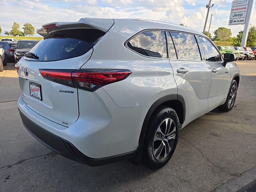 used 2021 Toyota Highlander Hybrid car, priced at $28,995