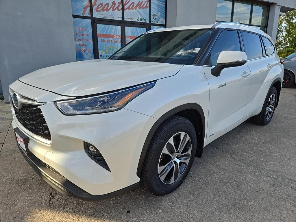 used 2021 Toyota Highlander Hybrid car, priced at $28,995
