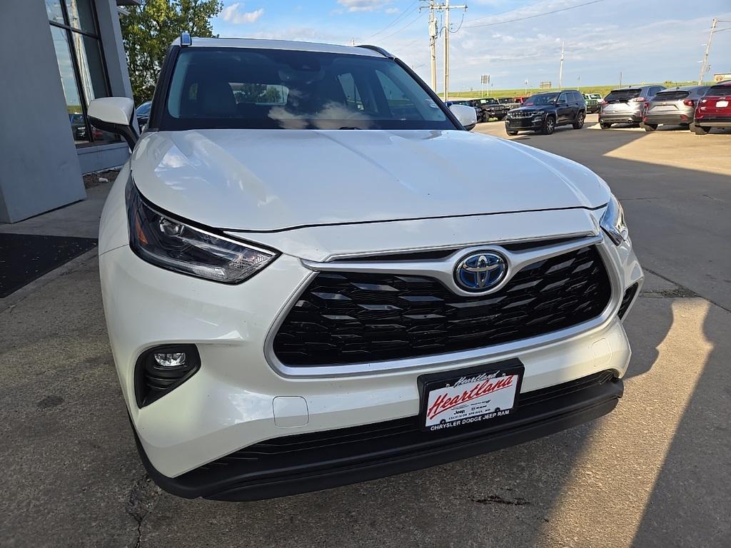 used 2021 Toyota Highlander Hybrid car, priced at $28,995