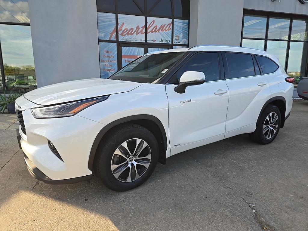 used 2021 Toyota Highlander Hybrid car, priced at $28,995