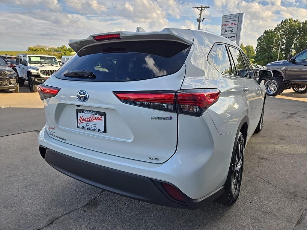 used 2021 Toyota Highlander Hybrid car, priced at $28,995