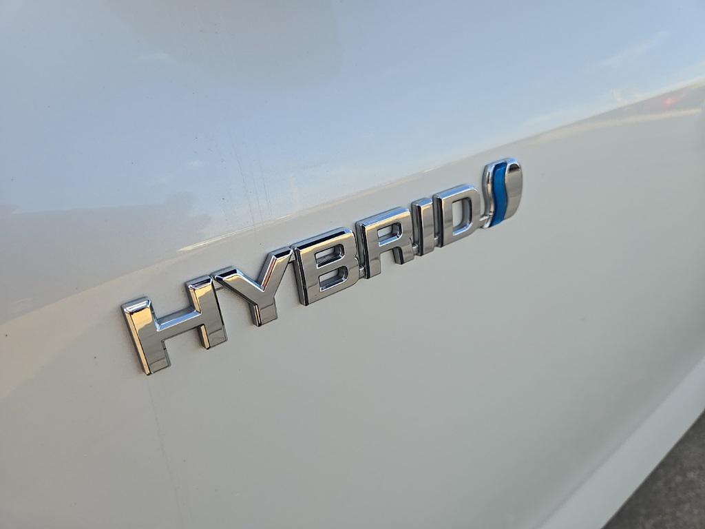 used 2021 Toyota Highlander Hybrid car, priced at $28,995