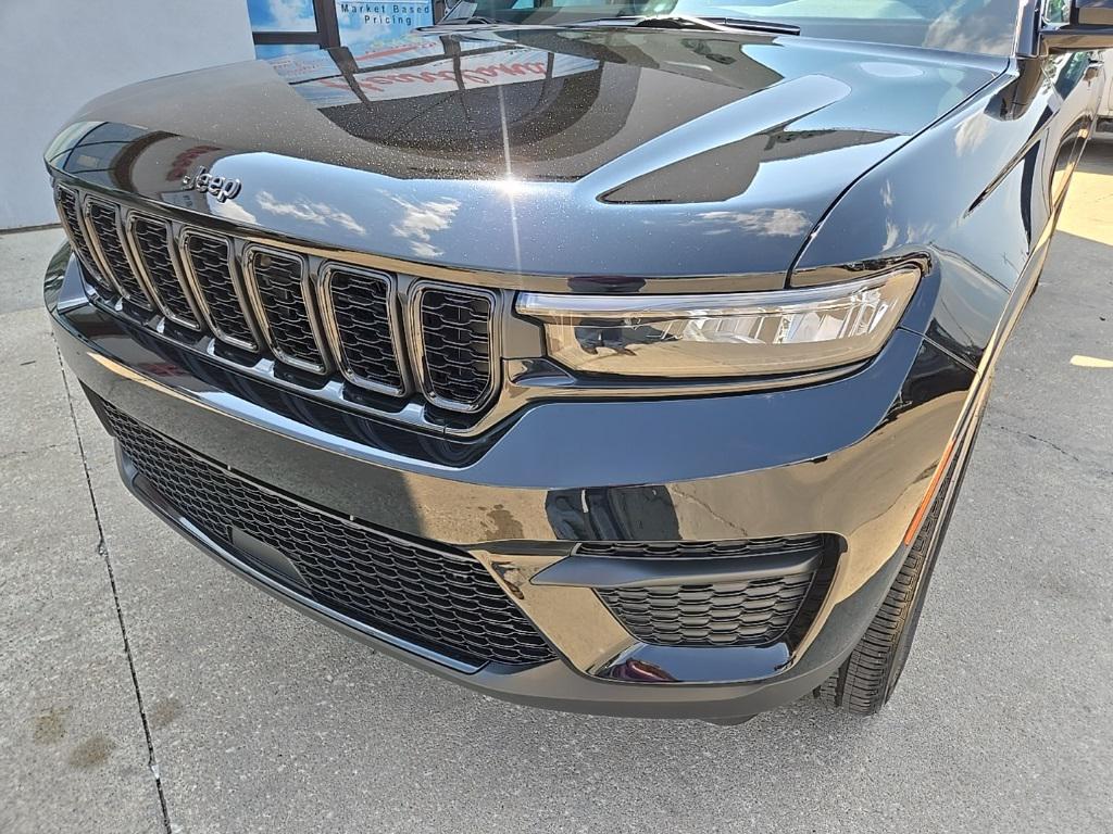 new 2025 Jeep Grand Cherokee car, priced at $39,784