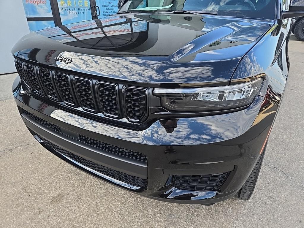 new 2025 Jeep Grand Cherokee car, priced at $43,538