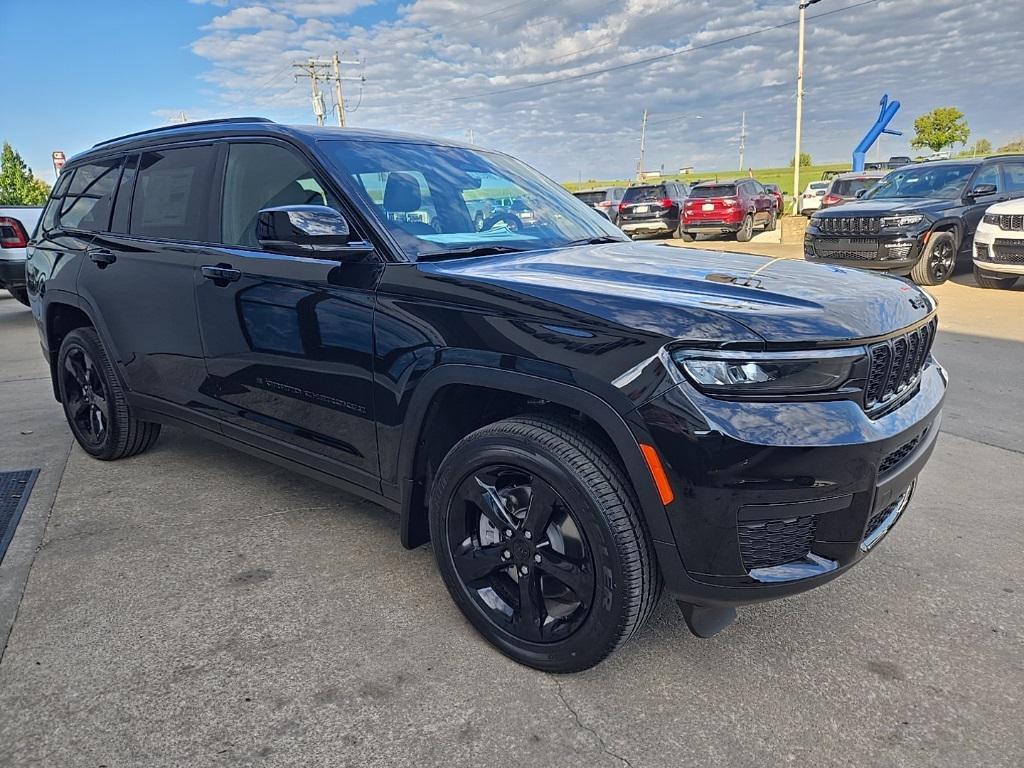 new 2025 Jeep Grand Cherokee car, priced at $43,538