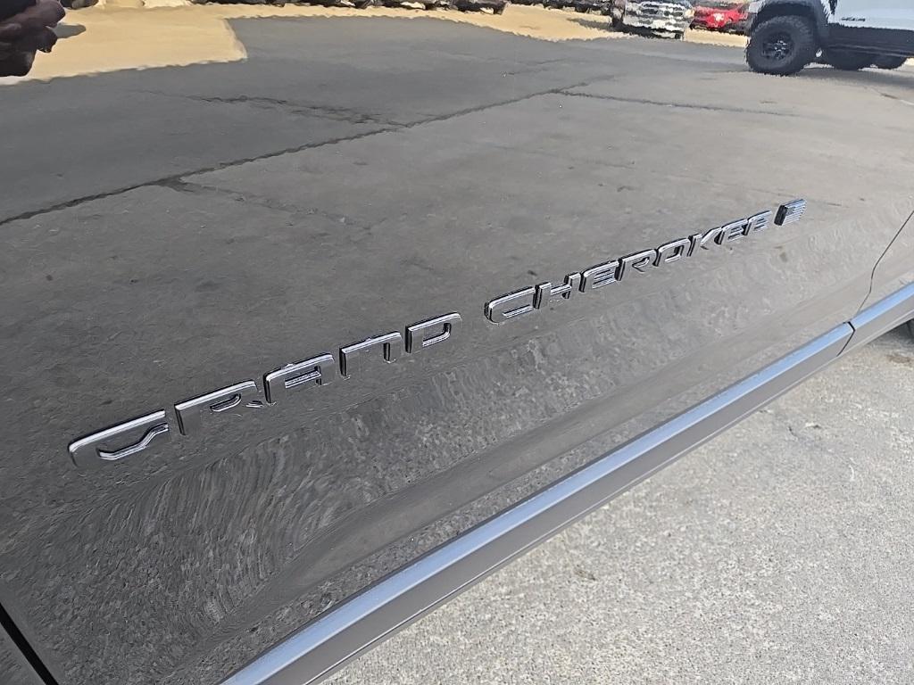 new 2025 Jeep Grand Cherokee car, priced at $43,538