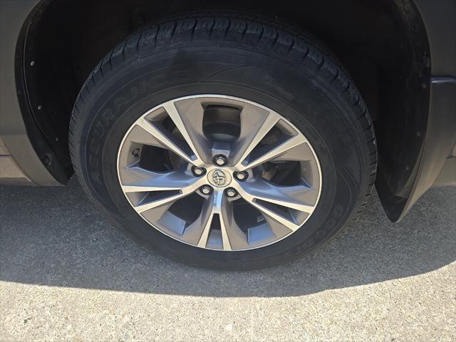 used 2014 Toyota Highlander car, priced at $13,988