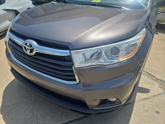 used 2014 Toyota Highlander car, priced at $13,988