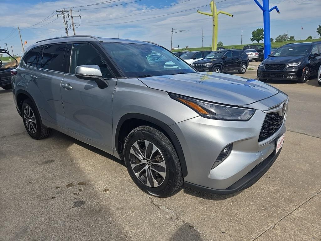 used 2022 Toyota Highlander car, priced at $31,988