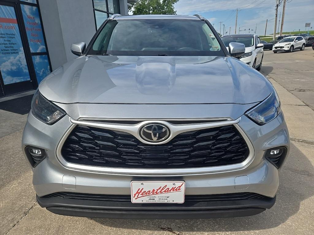 used 2022 Toyota Highlander car, priced at $31,988