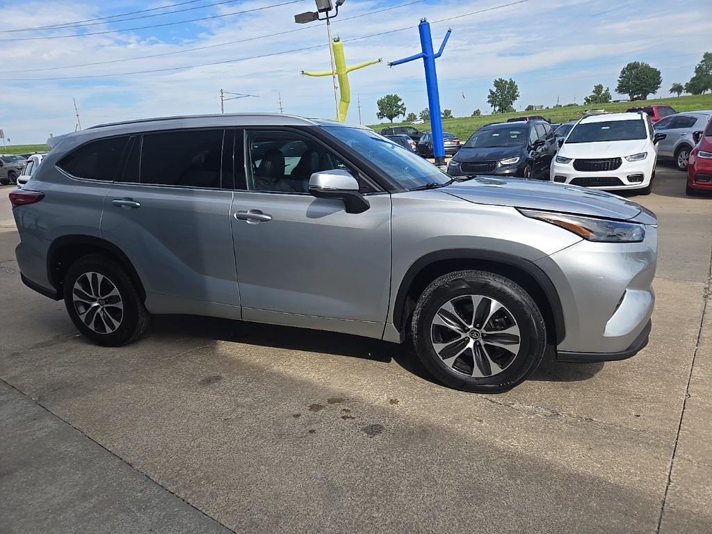 used 2022 Toyota Highlander car, priced at $31,988