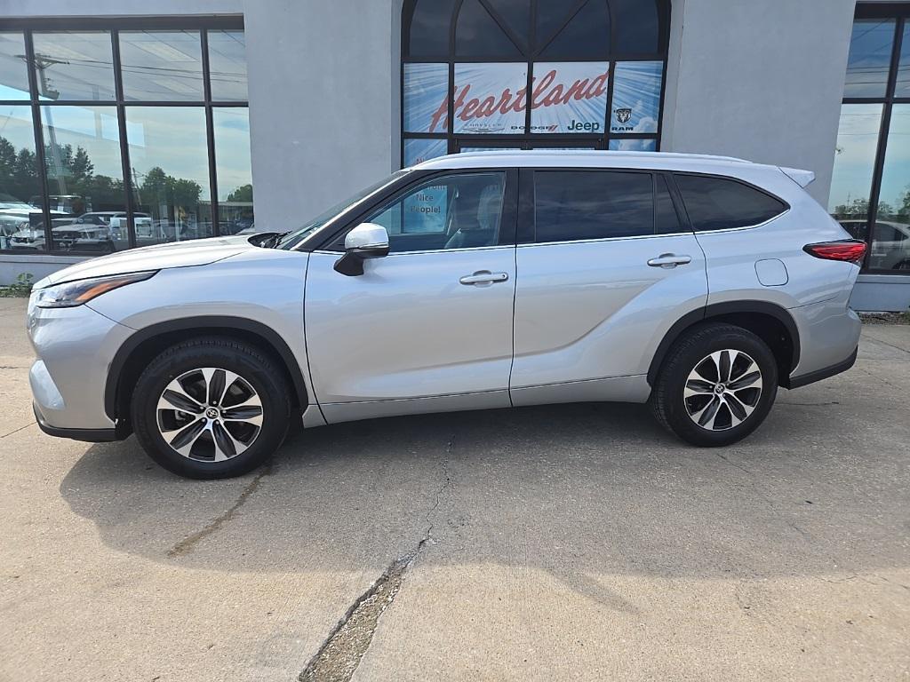 used 2022 Toyota Highlander car, priced at $31,988