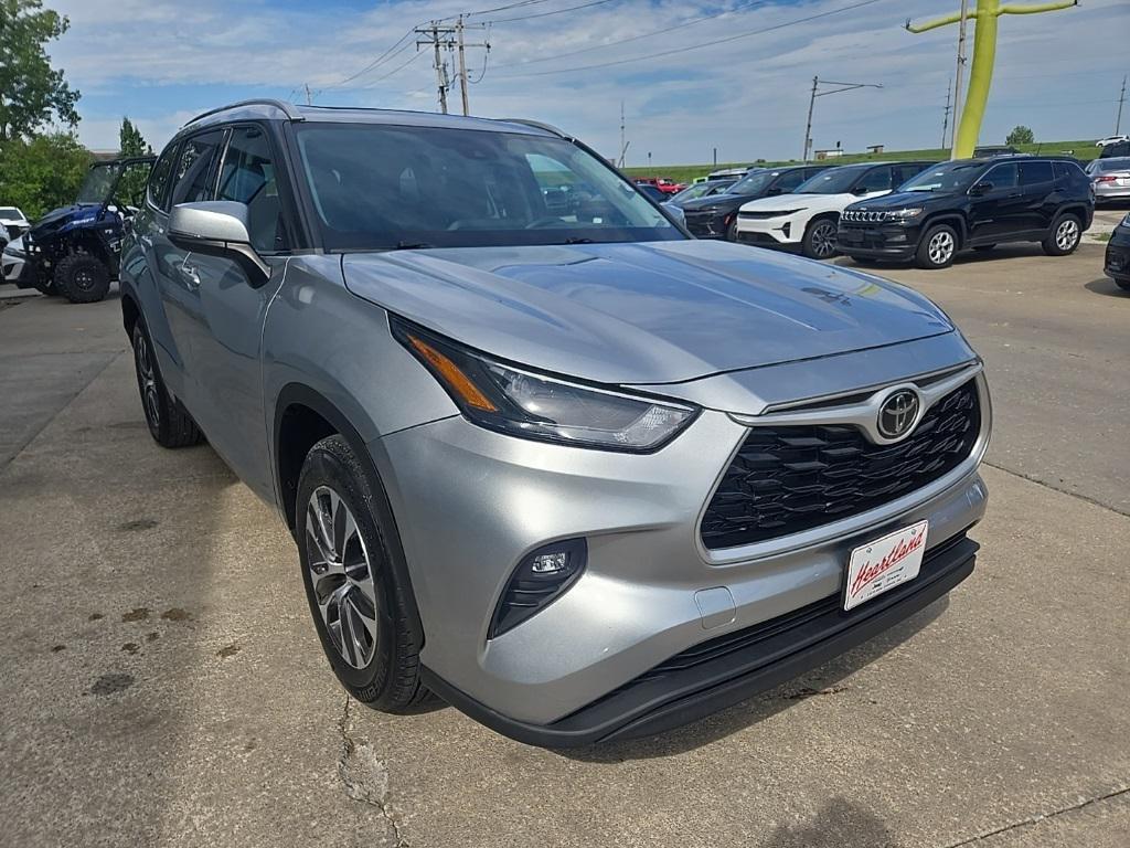 used 2022 Toyota Highlander car, priced at $31,988