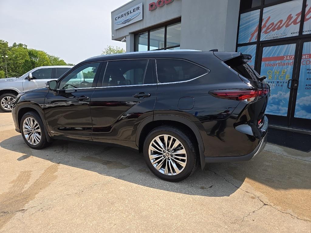 used 2024 Toyota Highlander Hybrid car, priced at $49,995