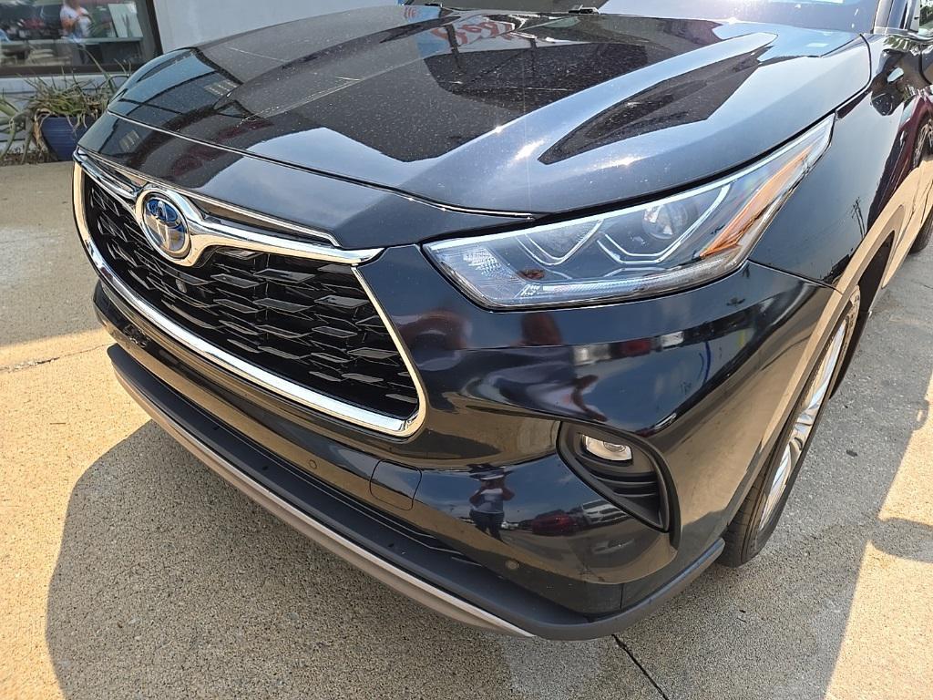 used 2024 Toyota Highlander Hybrid car, priced at $49,995