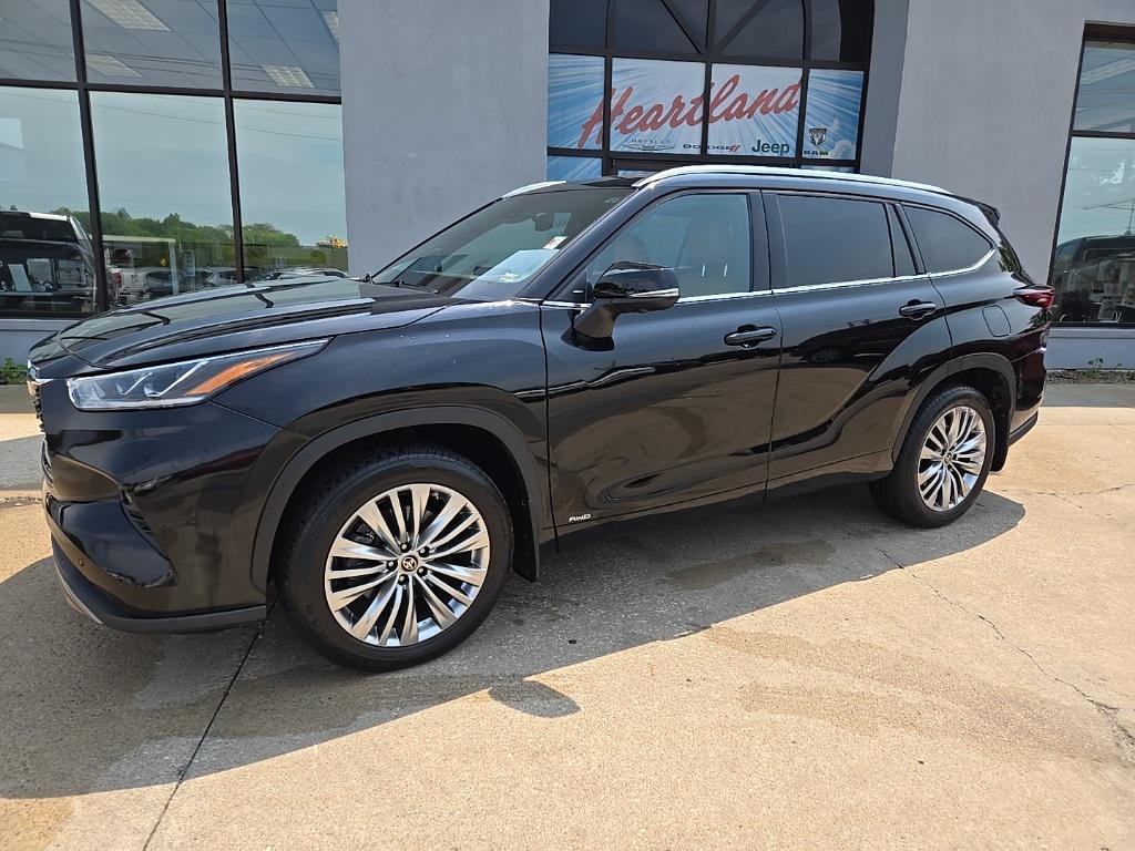 used 2024 Toyota Highlander Hybrid car, priced at $49,995