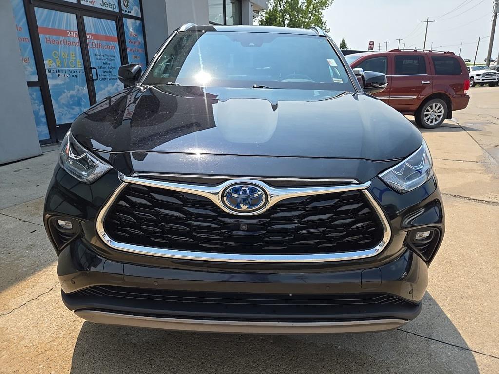 used 2024 Toyota Highlander Hybrid car, priced at $49,995