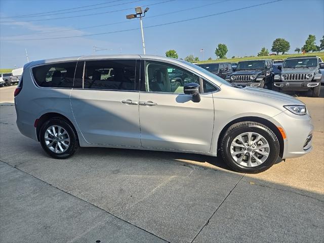 new 2024 Chrysler Pacifica car, priced at $44,606