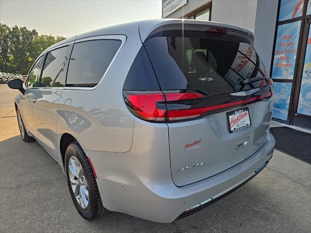 new 2024 Chrysler Pacifica car, priced at $44,606