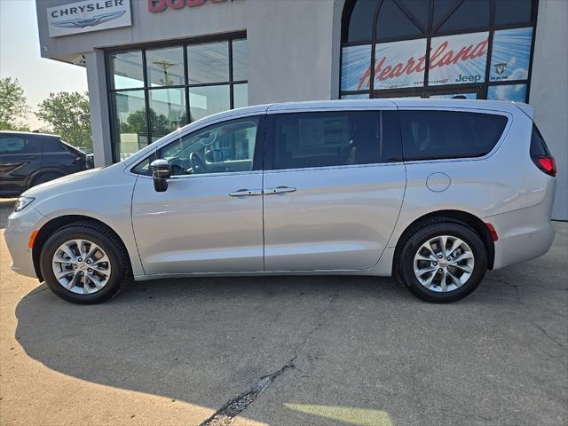 new 2024 Chrysler Pacifica car, priced at $44,606