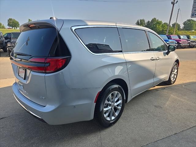 new 2024 Chrysler Pacifica car, priced at $44,606