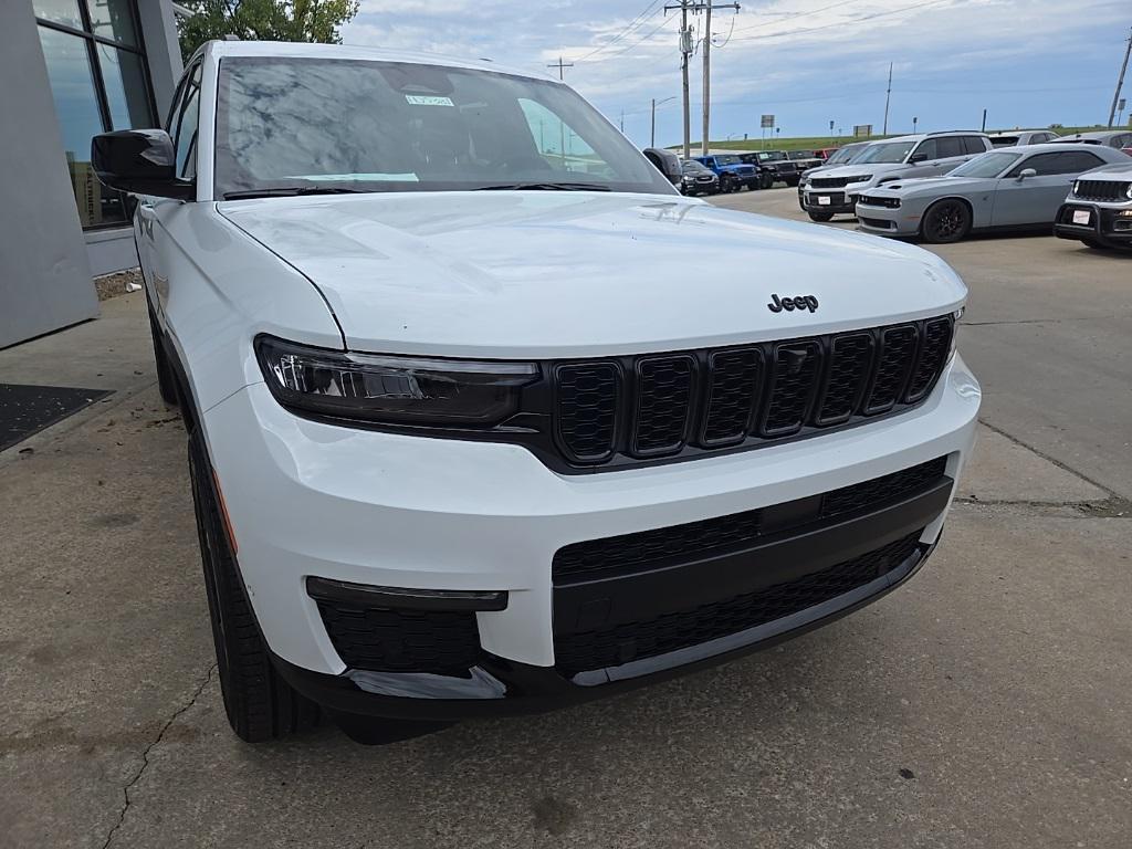 new 2025 Jeep Grand Cherokee car, priced at $46,573