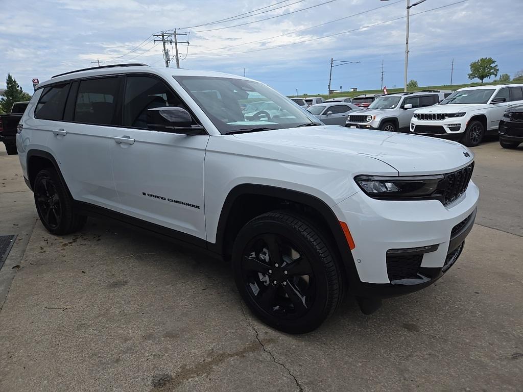new 2025 Jeep Grand Cherokee car, priced at $46,573