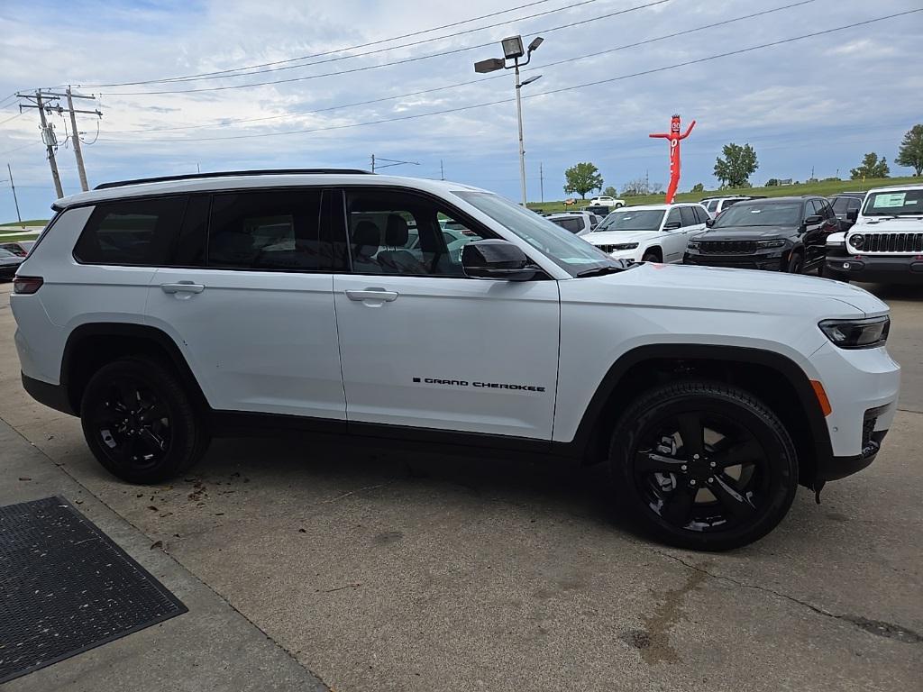 new 2025 Jeep Grand Cherokee car, priced at $46,573