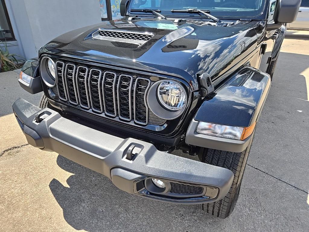 new 2025 Jeep Gladiator car, priced at $44,048