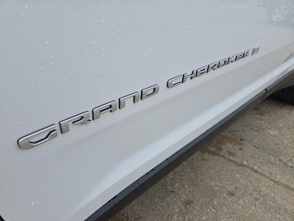 new 2025 Jeep Grand Cherokee car, priced at $32,801