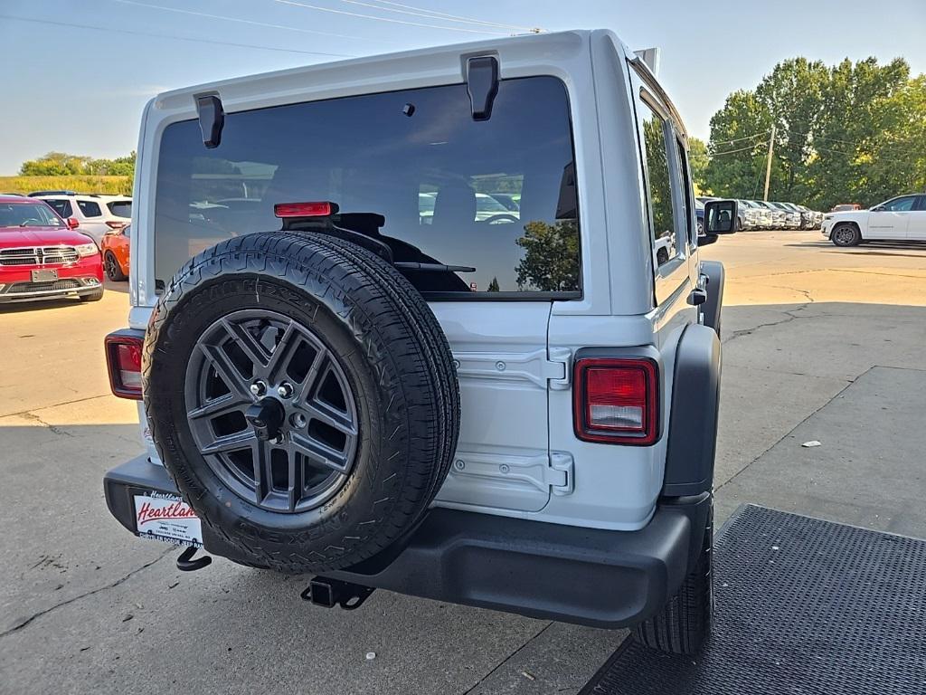 new 2025 Jeep Wrangler car, priced at $41,673
