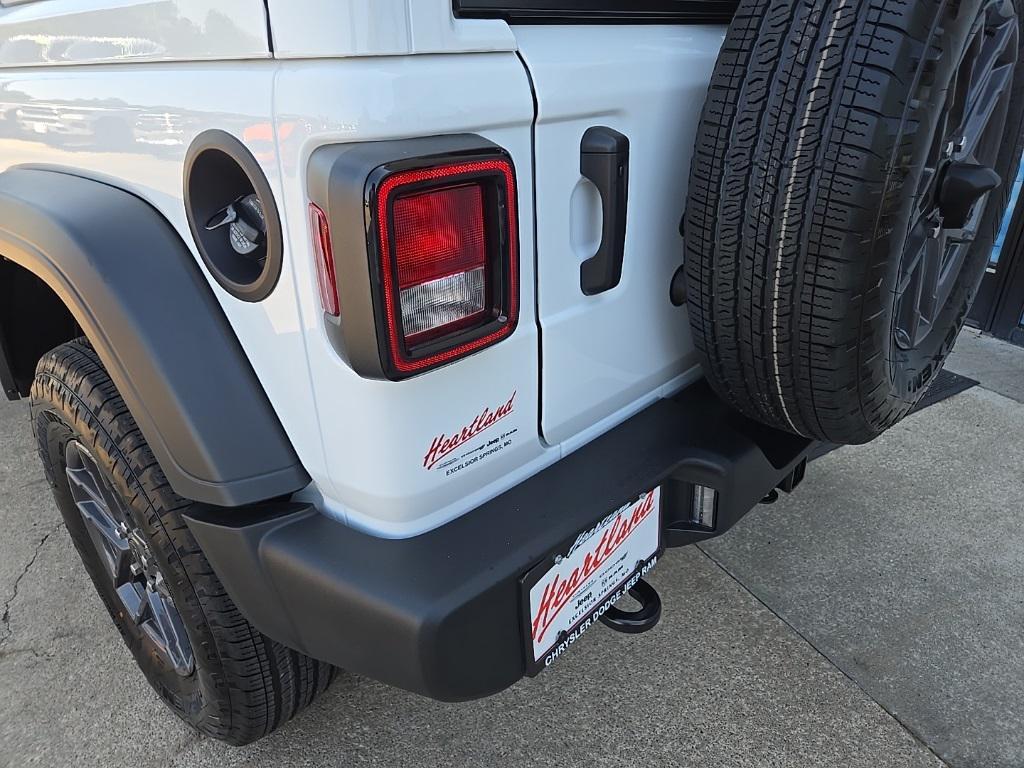 new 2025 Jeep Wrangler car, priced at $41,673