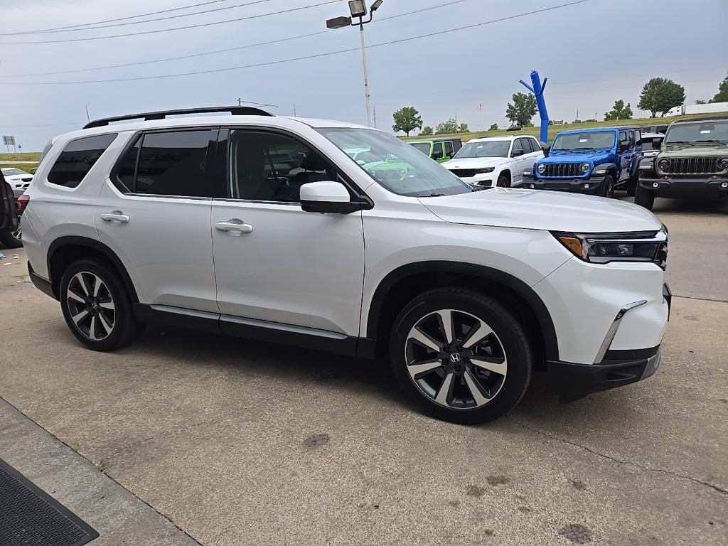 used 2023 Honda Pilot car, priced at $45,988