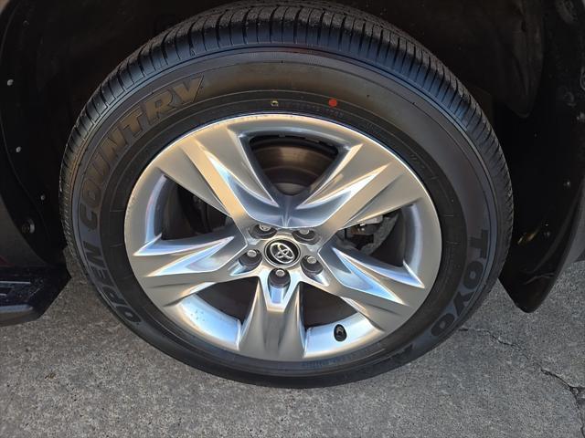 used 2018 Toyota Highlander car, priced at $17,488