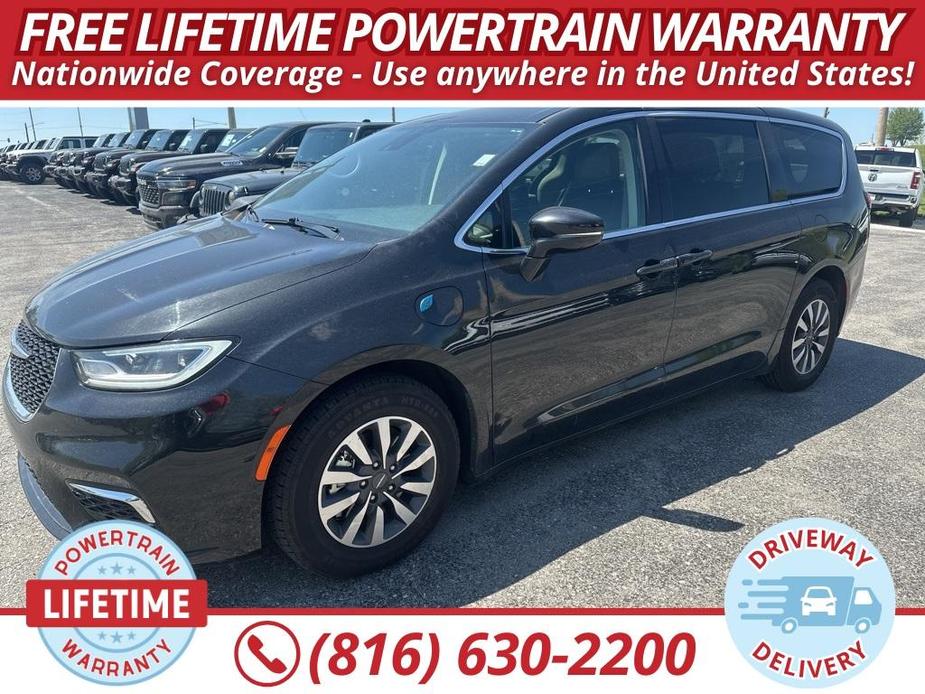 used 2022 Chrysler Pacifica Hybrid car, priced at $25,124