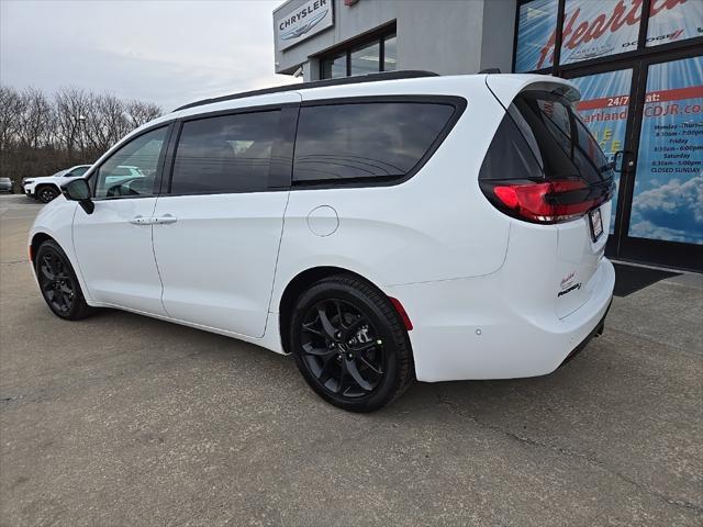 new 2024 Chrysler Pacifica car, priced at $47,418