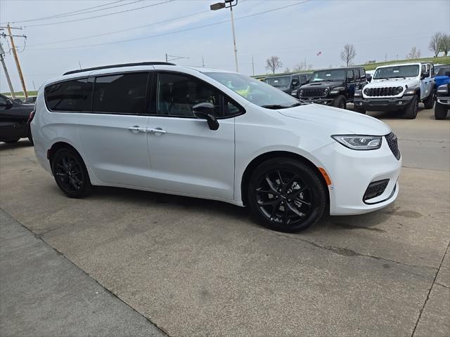 new 2024 Chrysler Pacifica car, priced at $47,474