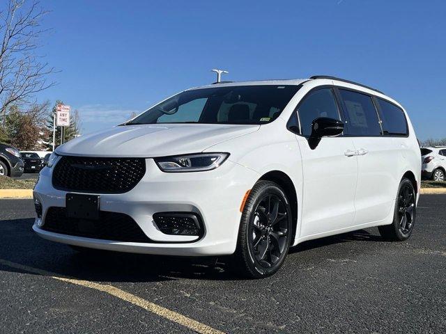 new 2024 Chrysler Pacifica car