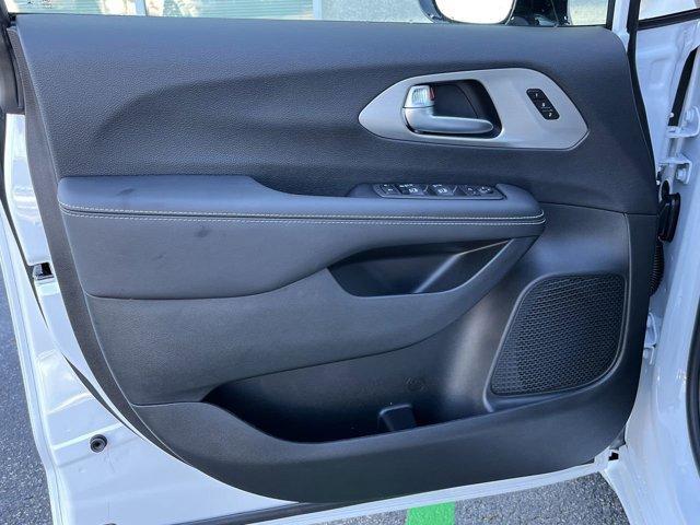 new 2024 Chrysler Pacifica car