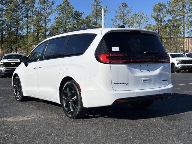 new 2024 Chrysler Pacifica car
