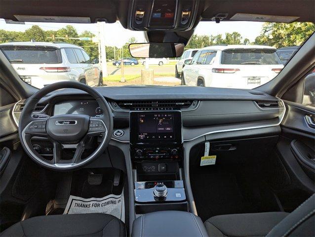 new 2025 Jeep Grand Cherokee car, priced at $41,595