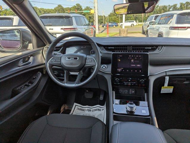 new 2025 Jeep Grand Cherokee car, priced at $41,595