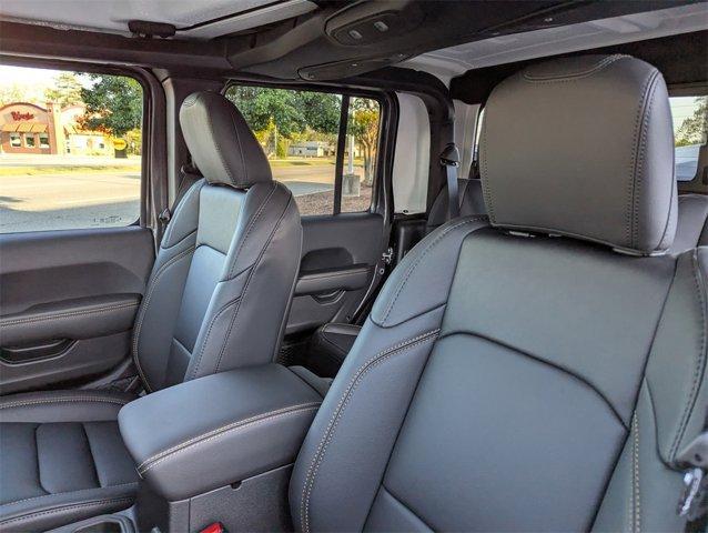 new 2025 Jeep Gladiator car, priced at $45,987