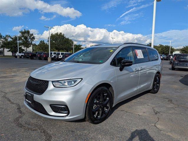 used 2024 Chrysler Pacifica car, priced at $39,000