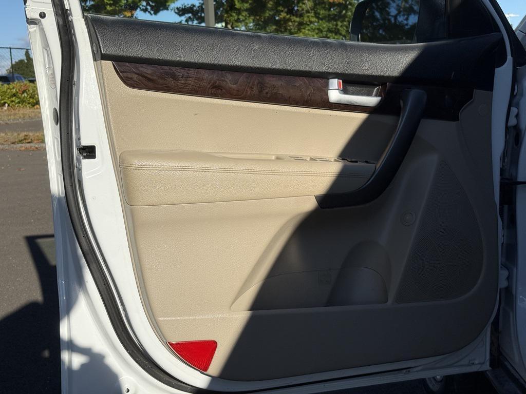 used 2014 Kia Sorento car, priced at $8,888