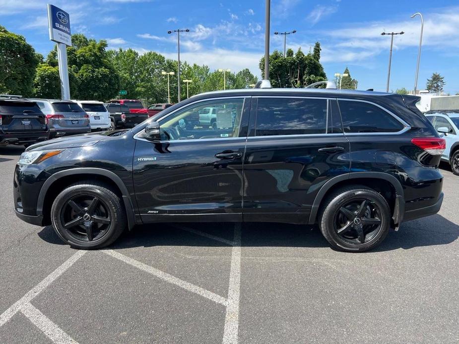 used 2019 Toyota Highlander Hybrid car, priced at $31,872