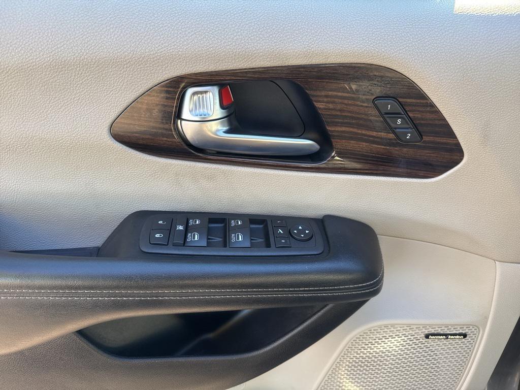 used 2021 Chrysler Pacifica car, priced at $28,986