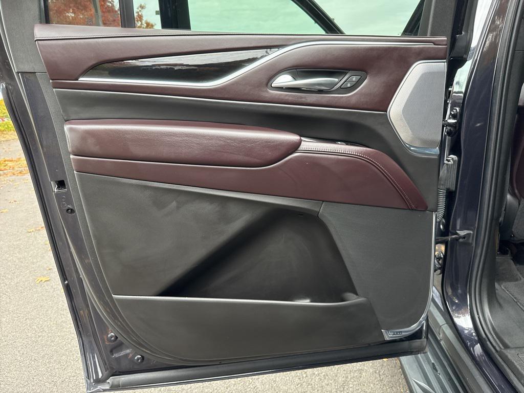 used 2022 Cadillac Escalade ESV car, priced at $63,267