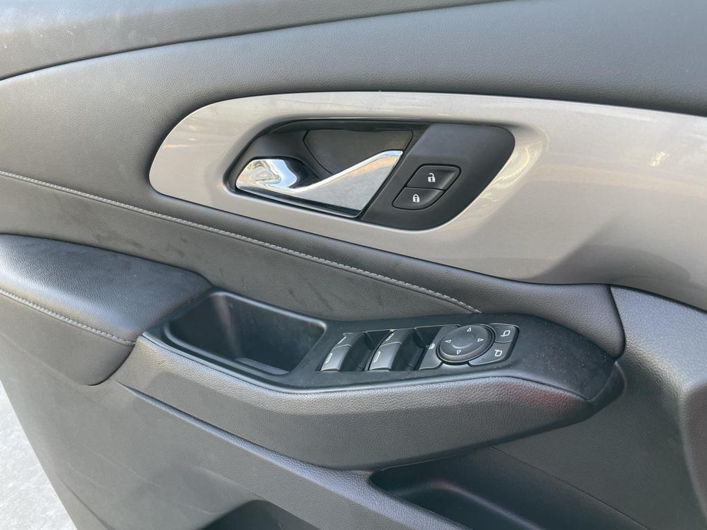 used 2023 Chevrolet Traverse car, priced at $23,990